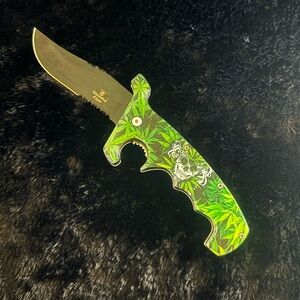 Snake Eye Spring Assisted Pocket Knife: Skull & Bud Design